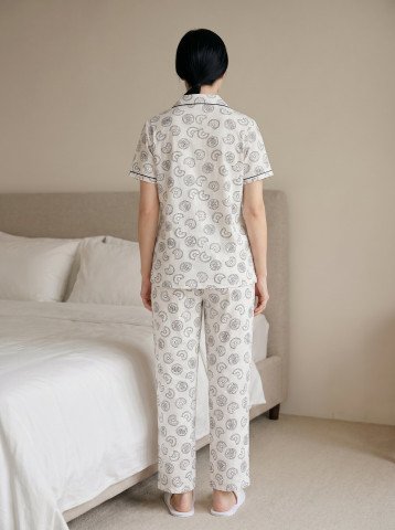 Women’s 100% Cotton White Abstract Print Night Suit – Shirt & Pajama Set